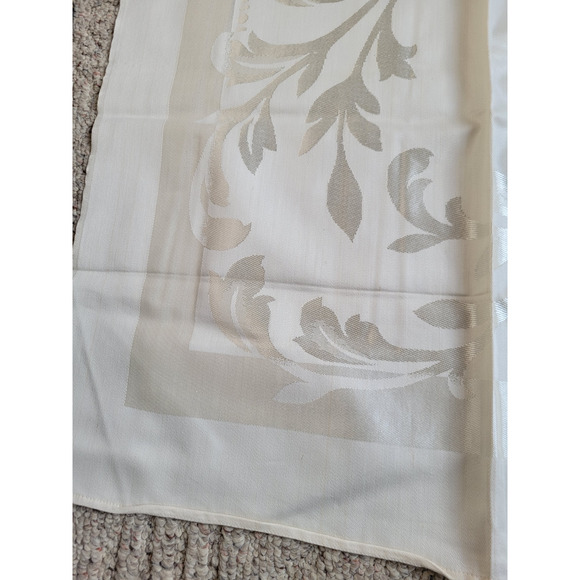 VTG White Damask Metallic Home Dining Tablecloth & Napkins 49.5"x48.5" & 12"x12" - Picture 4 of 13